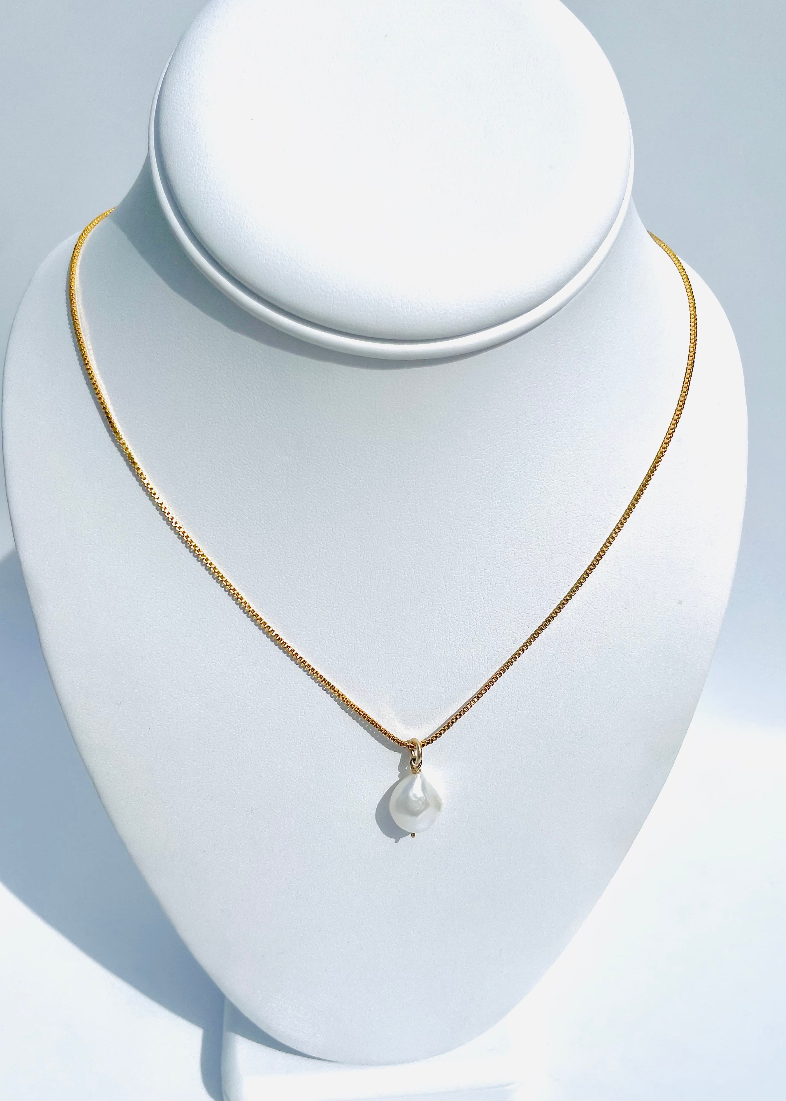 Bold Baroque Pearl Pendant Necklace