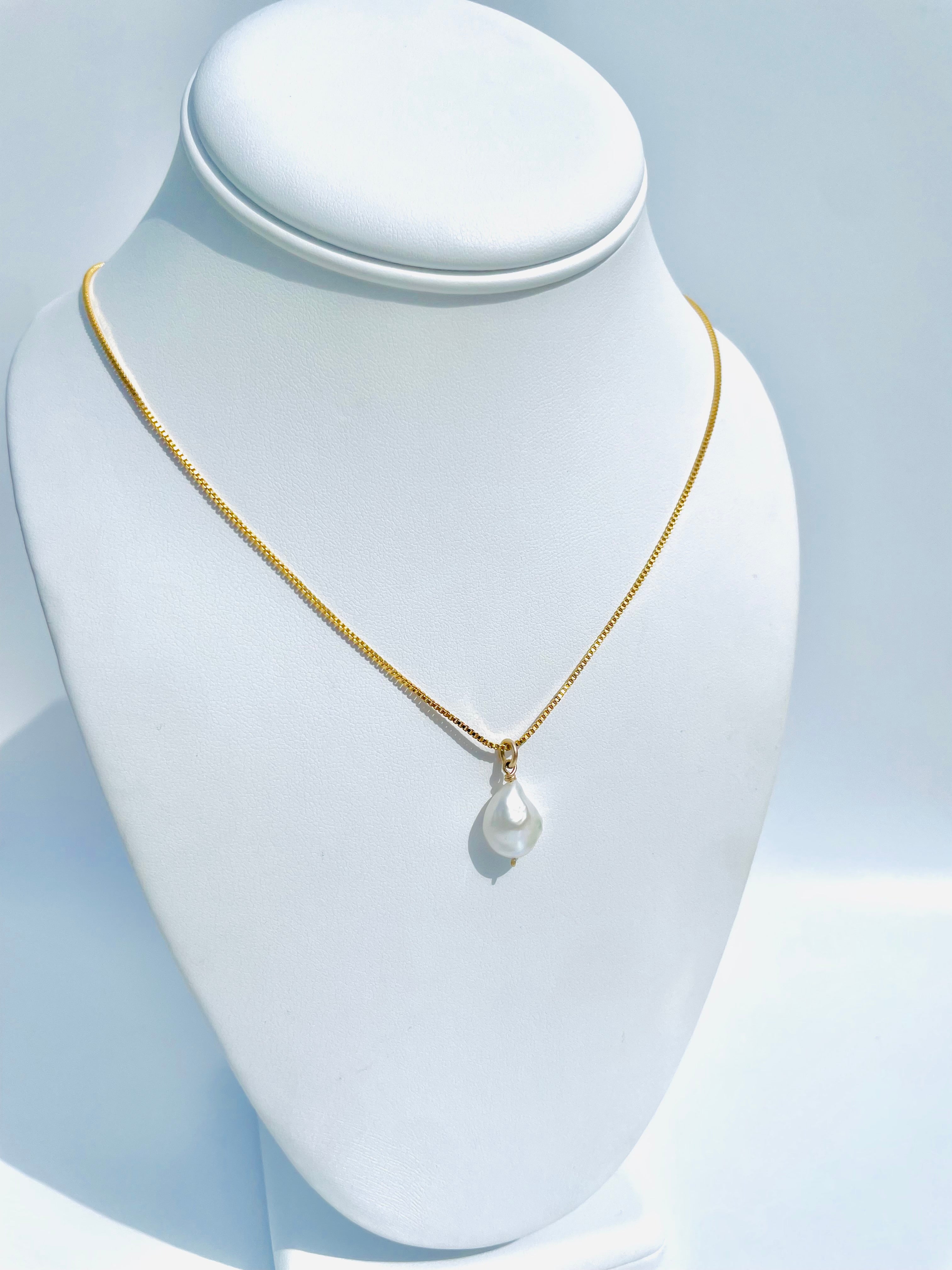 Bold Baroque Pearl Pendant Necklace
